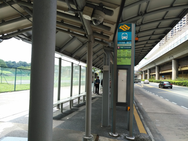 Commonwealth MRT Station Exit B bus stop
